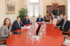 Svečano uručen ugovor vrijedan 13,2 milijuna eura za rekonstrukciju i dogradnju južnog lukobrana u Novalji