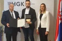 Plaketa Zlatna kuna tvrtkama Calcit Lika iz Gospića, Zlatko-Commerce iz Jezerana i Dren iz Otočca