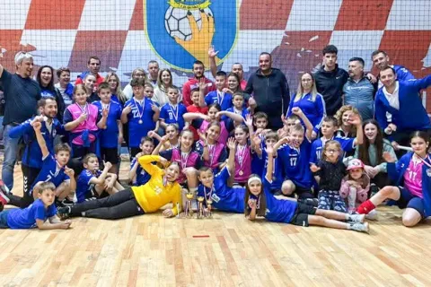 Mladi rukometaši Gospića osvojili tri medalje na međunarodnom turniru u Ljubuškom