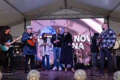 FOTO Gospić proslavio Novu godinu u podne uz nezaboravan koncert Bosutskih bećara i Učiteljica