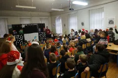 Održan božićni program “Bijeli Božić kod nas tu u Gospiću”