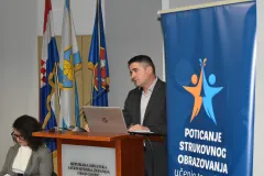 U Gospiću održan okrugli stol “Naukovanje koje povezuje – suradnja obrazovanja i gospodarstva”