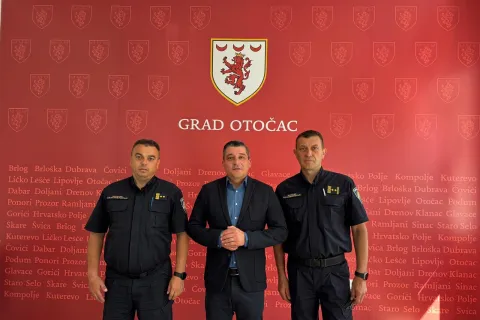 Grad Otočac i policija koordiniraju nove mjere za veću sigurnost prometa