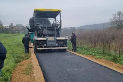 U tijeku su velika asfaltiranja u Općini Brinje