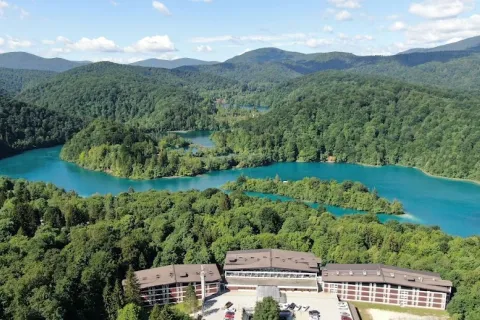 Produženi vikend na Plitvičkim jezerima kao uvod u ljeto