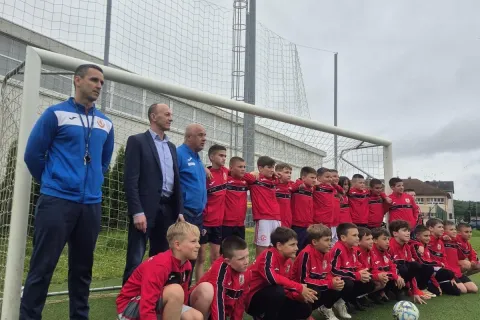 Udruzi “Pokreni se” i NK Otočac dodijeljena sportska oprema u sklopu programa “Jednake mogućnosti u sportu svima”