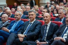 FOTO/36 godina HDZ-a u Lici: Plenković: Lika je strateški stup stabilnosti Hrvatske; Petry: Ostajemo neosvojiva utvrda pobjedničkog zajedništva