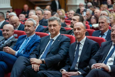 FOTO/36 godina HDZ-a u Lici: Plenković: Lika je strateški stup stabilnosti Hrvatske; Petry: Ostajemo neosvojiva utvrda pobjedničkog zajedništva