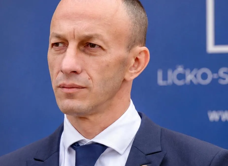 Reagiranje Ernesta Petryja župana Ličko-senjske županije na neistinito iznesene tvrdnje od strane zastupnika Troskota