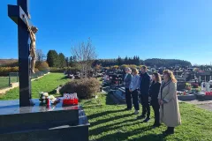 Predstavnici Općine Brinje odali počast stradalim i preminulim braniteljima i sugrađanima