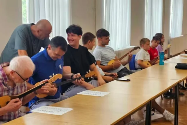 U Otočcu započela radionica sviranja dangubice 