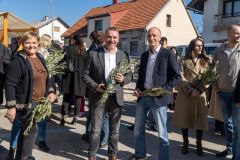 HDZ Gospića tradicionalno darivao građane uoči Cvjetne nedjelje