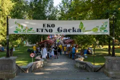 Uspjela 19. “Eko-etno Gacka”, župan Petry obišao ukrajinsku djecu, raspoloženje kuharima kotlića podigla skupina Gala