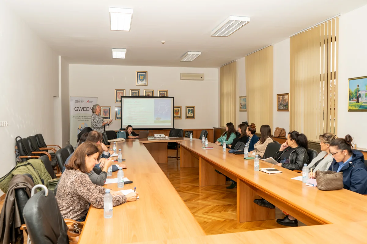 GTF_GWEEN261023-3.jpg