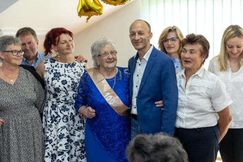 Baka Zorka iz Brinja proslavila 100. rođendan