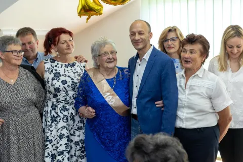 Baka Zorka iz Brinja proslavila 100. rođendan