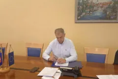 Gradonačelnik Gospića Darko Milinović raspisao natječaj i povećao iznos gradskih stipendija
