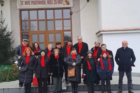 Gradski zbor “Vila Velebita” iz Gospića oduševio Vojnićane