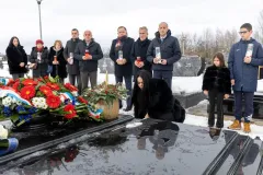 Župan Petry sa suradnicima odao počast Milanu Koliću, dugogodišnjem gradonačelniku Gospića i županu Ličko-senjske županije