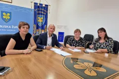 Župan Petry potpisao ugovor između Ličko-senjske županije i Udruge “Pčelice” vrijedan 28 tisuća eura