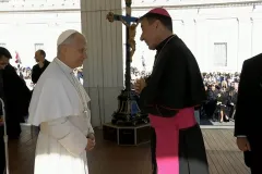Hodočasnici Gospićko-senjske biskupije u Rimu: Susret s Papom, knjiga o Kosinju i snažna propovijed o vjeri, žrtvi i budućnosti