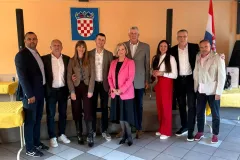 Košarkaška legenda Željko Jerkov u Otočcu predstavio monografiju “Kolekcionar zlatnih medalja”
