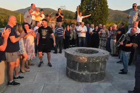 Smokrićani sa svih strana svijeta ponovno na djedovini: Na Veliku Gospu okupilo ih se stotinjak