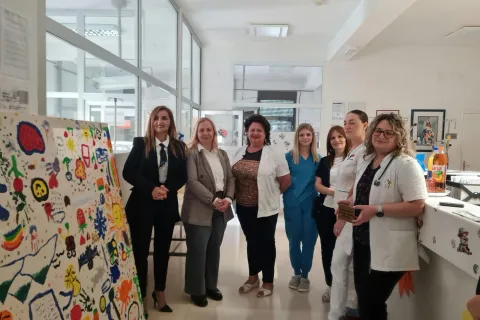 Učenici OŠ dr. Franje Tuđmana Lički Osik i Udruga „Vila za Liku” posjetili Dječji odjel gospićke bolnice