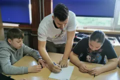 STEM avantura u Gospiću: Djeca istražuju magnetizam