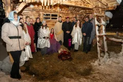 Tradicionalne žive jaslice obilježile Badnju večer u Gospiću