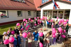 Pogledajte kako škole i vrtići Ličko-senjske županije već devetu godinu obilježavaju “ružičasti listopad”