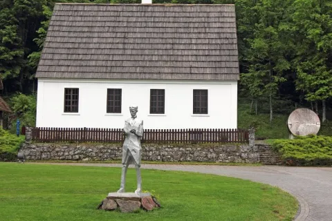 Na današnji dan prije 82 godine umro je Nikola Tesla