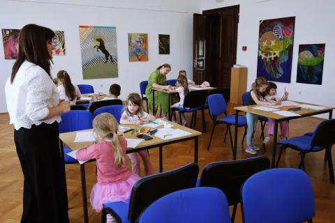 Djeca iz Dječjeg vrtića Ciciban posjetila izložbu u Muzeju Gacke