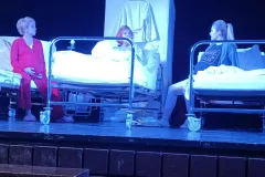 “Nije prvo, al’ je muško!” – Gospićani uživali u vrhunskoj izvedbi Amaterskog kazališta
