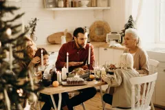 Lički običaji, tradicija i blagdansko zajedništvo na Badnji Dan