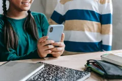 U planu zabrana korištenja mobitela u hrvatskim osnovnim školama