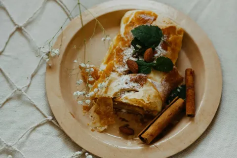 Bakina štrudla od jabuka - donosimo odličan recept za tmurne jesenske dane