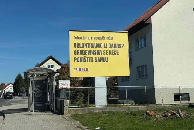 Jumbo plakat u Gospiću prozvao Milinovića zbog tvornice litija, gradonačelnik oštro odgovorio