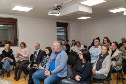 Župan Ernest Petry uručio Ugovore o bespovratnim sredstvima: Potpora poduzetnicima Razvojnog centra Ličko-senjske županije za korištenje prostora i opreme