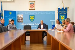 Ličko-senjska županija nastavlja s ulaganjima: Potpisan ugovor za obnovu Osnovne škole u Senju