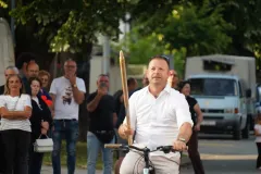 Teško za gledati: Dok Gospić živi u strahu zbog otpada, Šincek sudjeluje na Vinskoj alci u Kutjevu