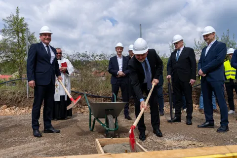 Otočac dobiva novi vrtić za 256 djece: Položen kamen temeljac velikog projekta