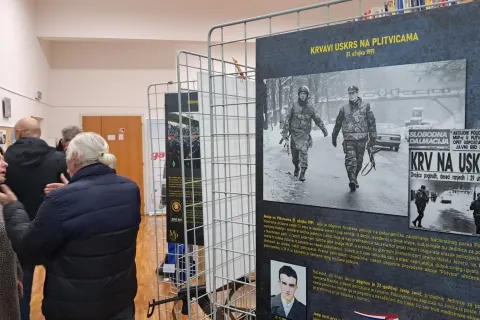Otvorena izložba “Hrvatska policija u Domovinskom ratu” u Otočcu