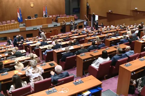 Nakon 18 sati prepirke, završena sjednica Sabora: Odbijen zahtjev za hitnu sanaciju otpada, prihvaćeni prijedlozi vladajućih