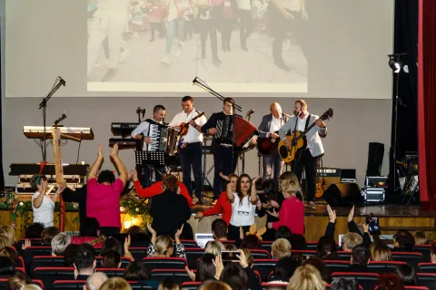 Dobrotvorni koncert “Pjesmom za Vile” oduševio publiku i nadmašio očekivanja! Pogledajte galeriju slika