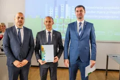 Župan Petry preuzeo od Fonda za zaštitu okoliša i energetsku učinkovitost Ugovor vrijedan 350 tisuća eura za obnovu Parka senjskih književnika