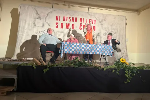 Satirična komedija “Skupština” oduševila publiku u Žabici