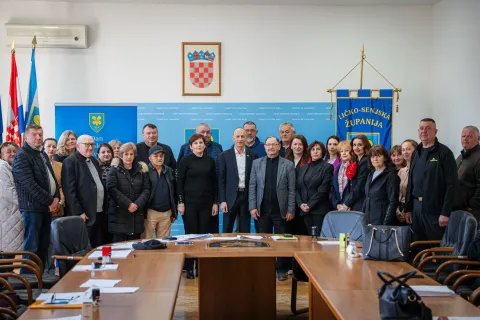 Ličko-senjska županija potpisala ugovore o dodjeli financijskih sredstava udrugama proizašlim iz Domovinskog rata i udrugama iz područja zdravstva i socijalne skrbi