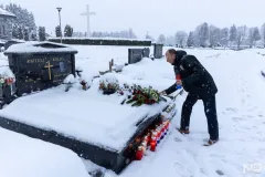 Treća godišnjica smrti Milana Kolića: Župan Petry odao počast polaganjem cvijeća i paljenjem svijeće