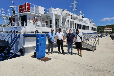 U Luku Tovarnele uplovio prvi katamaran nove kvarnerske linije: Lun od sada povezan s Kraljevicom, Crikvenicom, Senjom, Rabom i Baškom